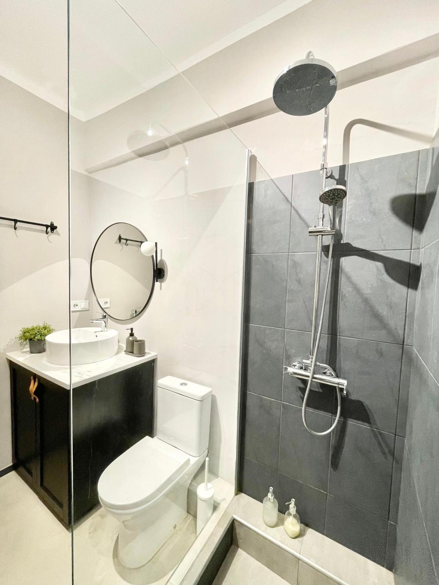 Comfy And Spacious Two Bedroom Apartment With Balcony Ateny Zewnętrze zdjęcie