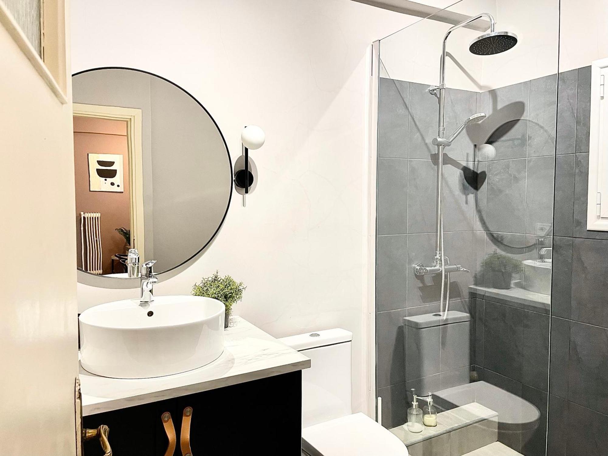 Comfy And Spacious Two Bedroom Apartment With Balcony Ateny Zewnętrze zdjęcie