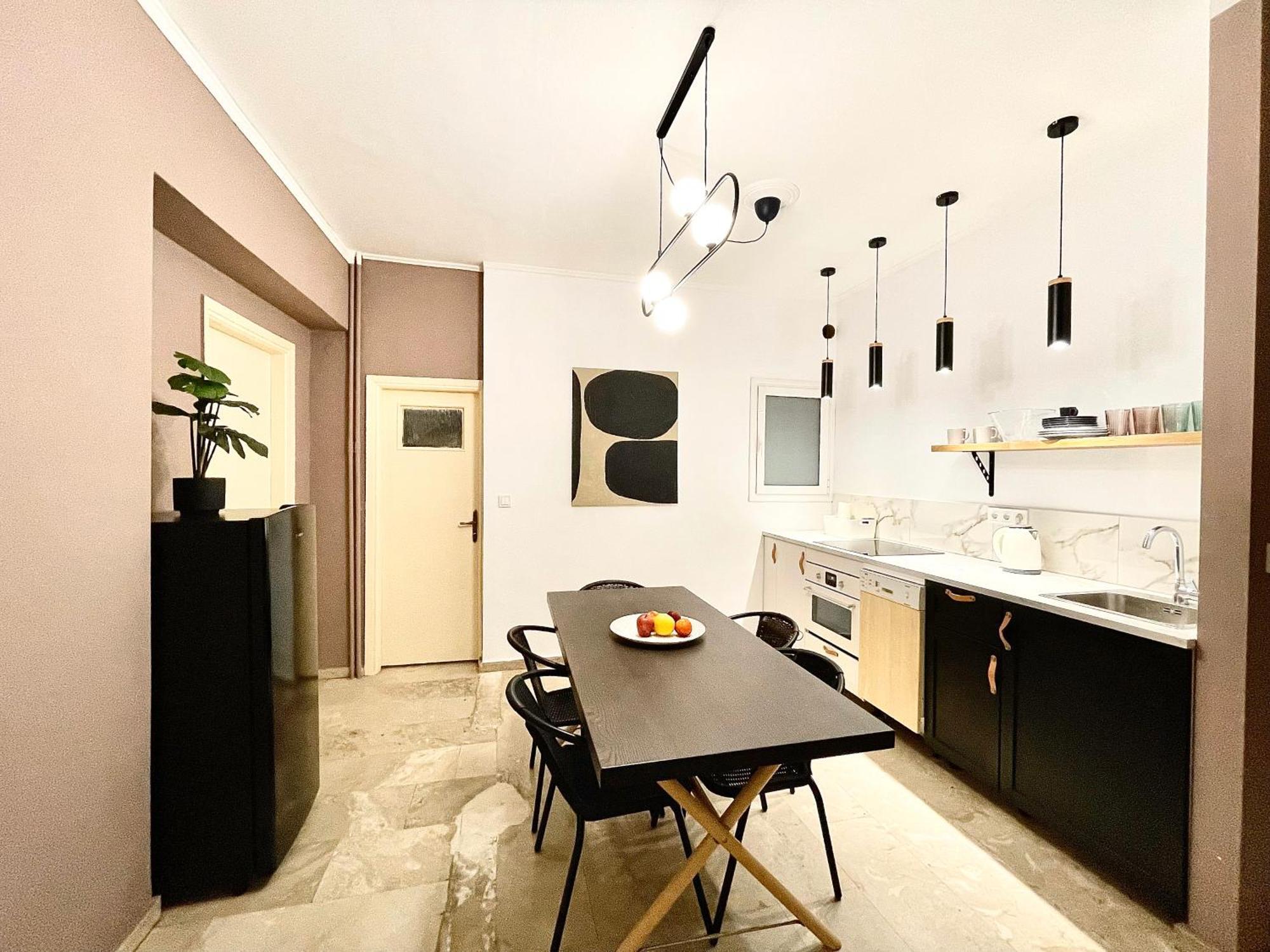 Comfy And Spacious Two Bedroom Apartment With Balcony Ateny Zewnętrze zdjęcie